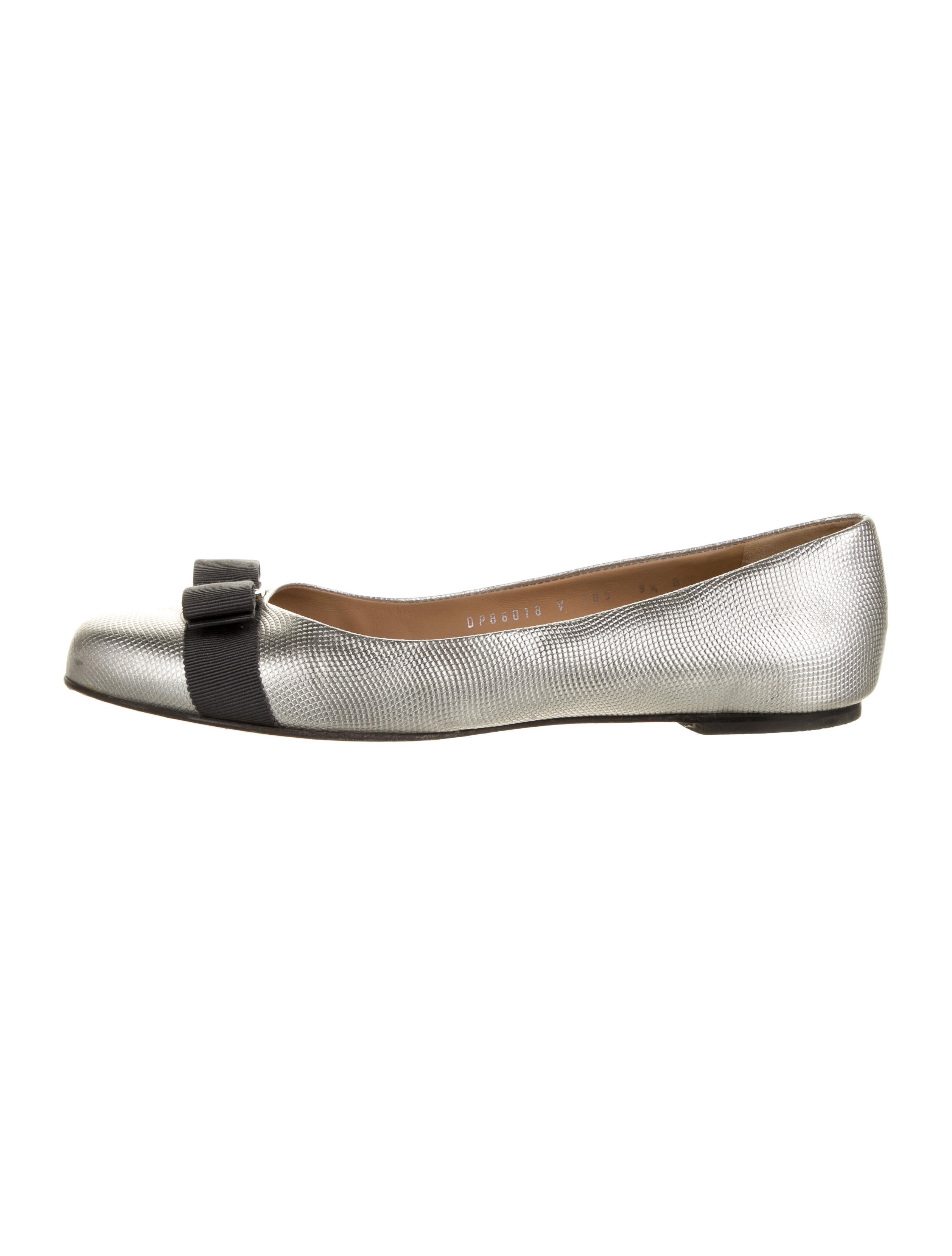 Salvatore Ferragamo Vara Bow Accent Leather Ballet Flats