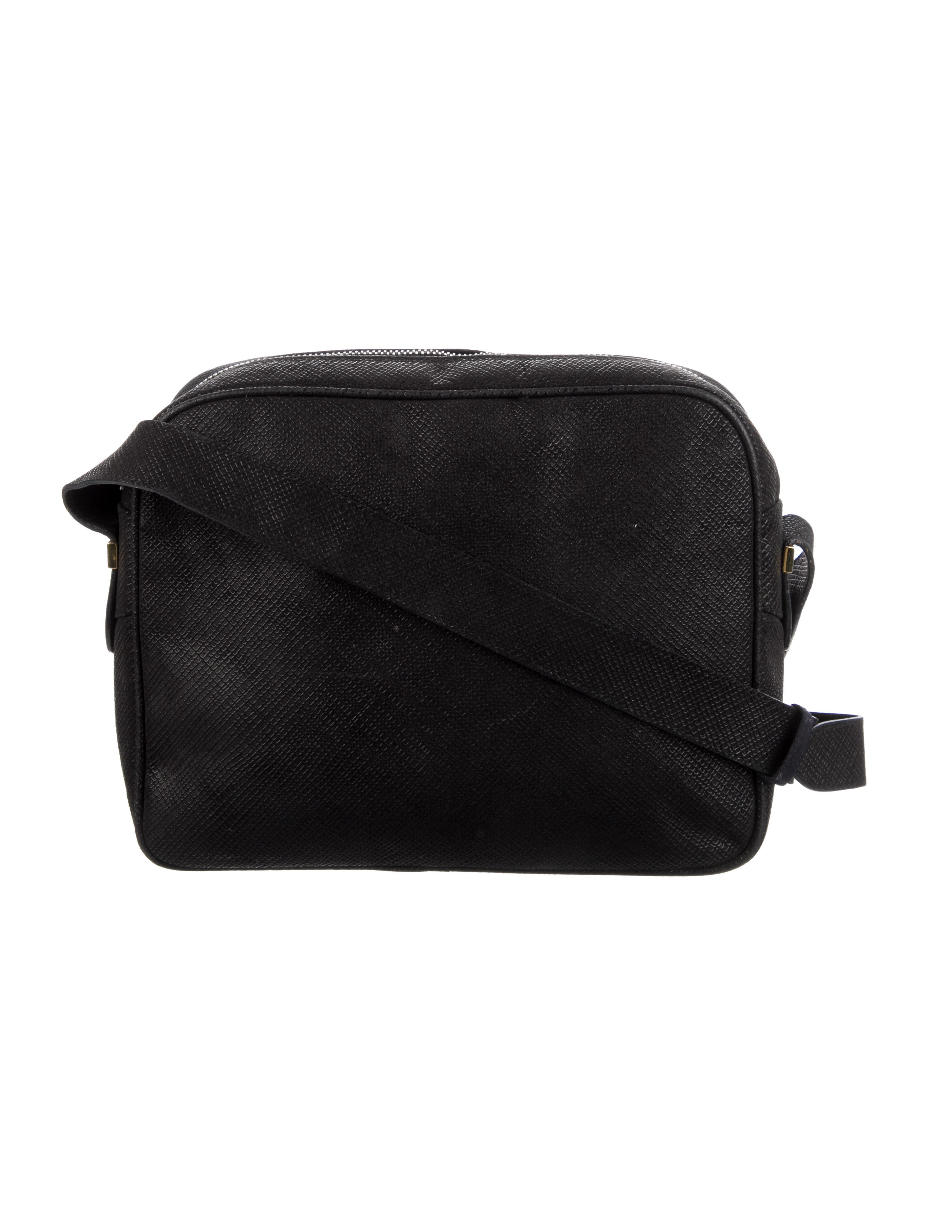 Salvatore Ferragamo Textured Leather Shoulder Bag Black Shoulder Bags