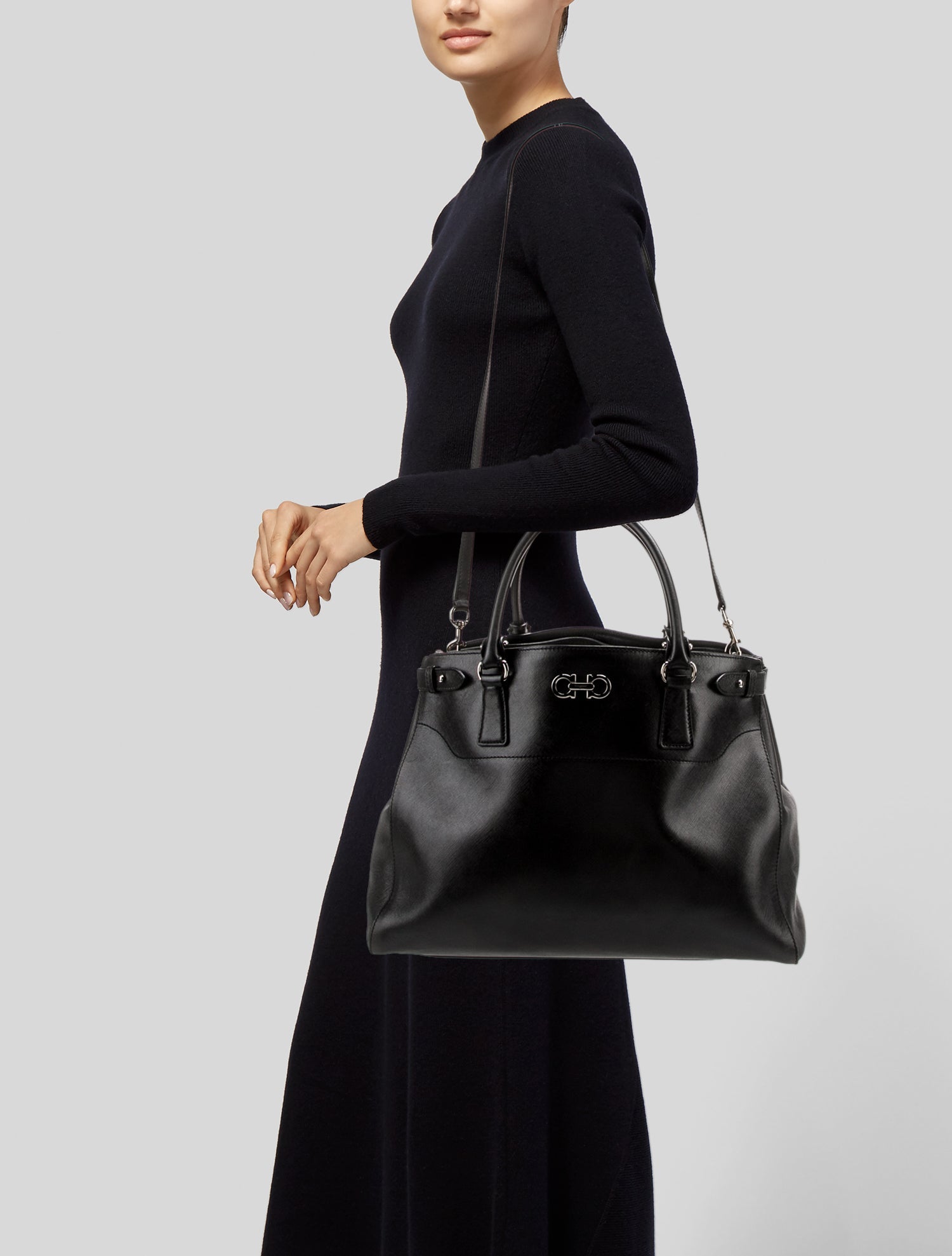 Hot saffiano leather chainlink tote bag Outlet Online Michael Kors Black Saffiano  Leather Chain Link East West Tote Shoulder Bag W coa ShopGoodwill