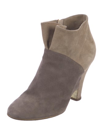 Salvatore Ferragamo Vara Bow Accent Suede Boots