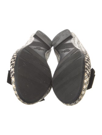 Salvatore Ferragamo Houndstooth Print Ballet Flats