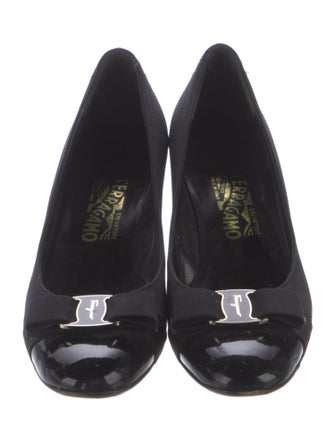 Salvatore Ferragamo Vara Bow Accent Grosgrain Trim Pumps