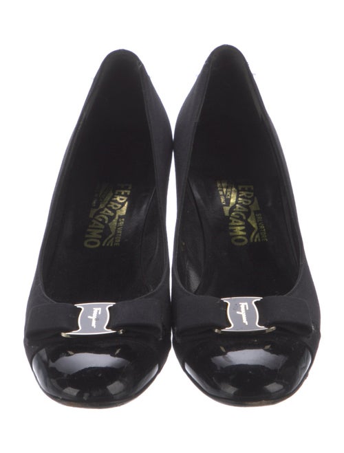 Salvatore Ferragamo Vara Bow Accent Grosgrain Trim Pumps