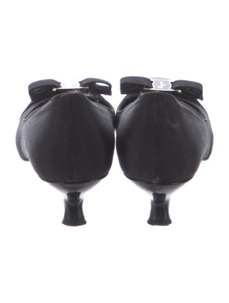 Salvatore Ferragamo Vara Bow Accent Grosgrain Trim Pumps