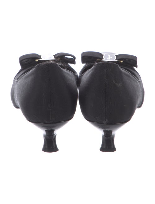 Salvatore Ferragamo Vara Bow Accent Grosgrain Trim Pumps