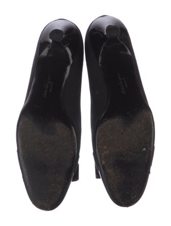 Salvatore Ferragamo Vara Bow Accent Grosgrain Trim Pumps