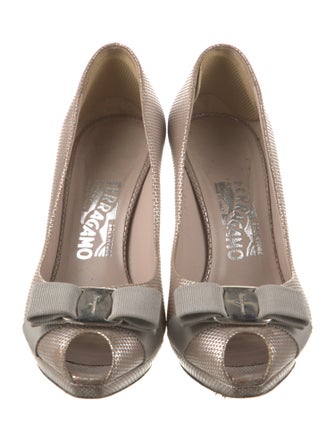 Salvatore Ferragamo Vara Bow Accent Leather Pumps