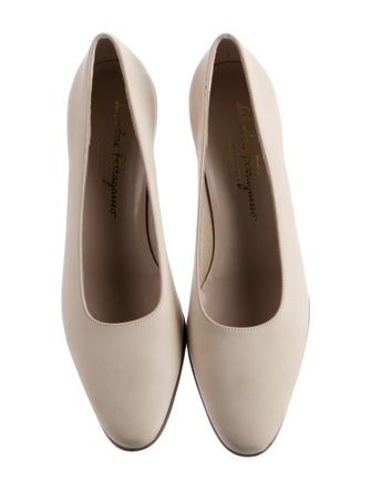 Salvatore Ferragamo Vara Bow Accent Leather Flats