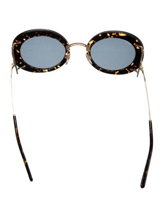 Salvatore Ferragamo Oversize Tinted Sunglasses