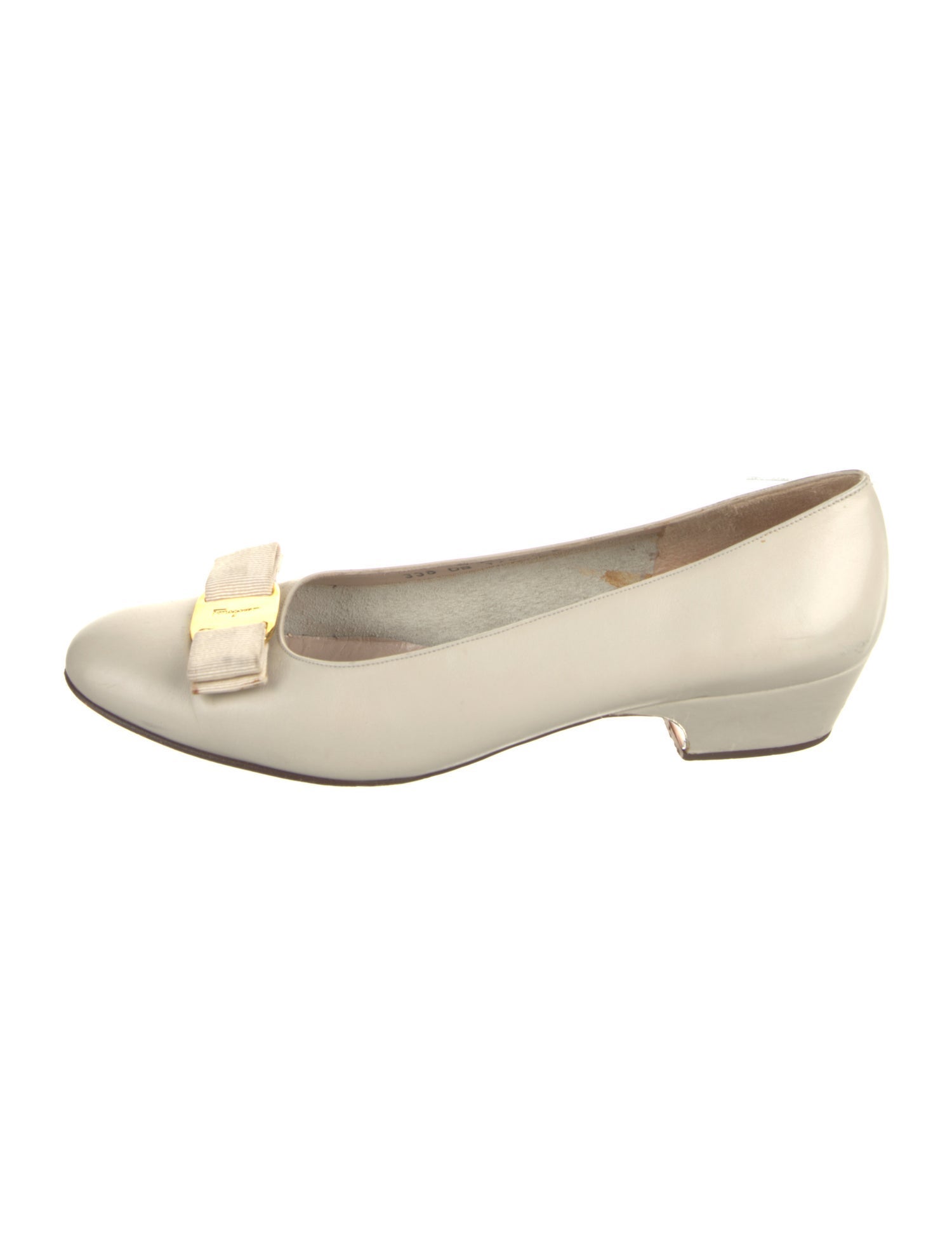 Salvatore Ferragamo Vara Bow Accent Leather Pumps