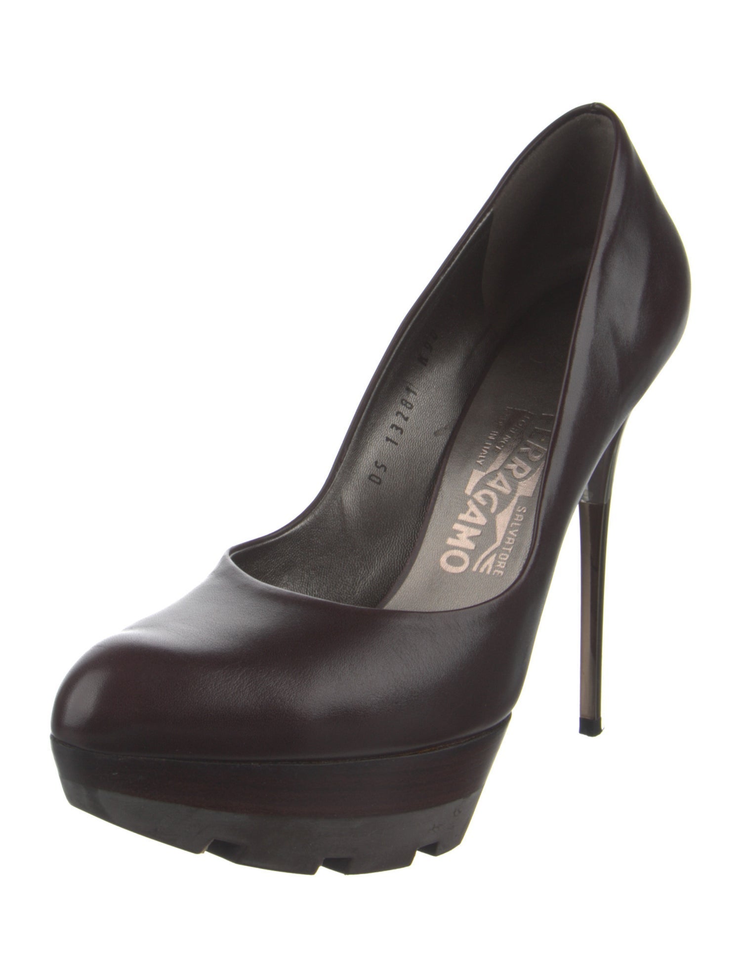 Salvatore Ferragamo Vara Bow Accent Leather Pumps