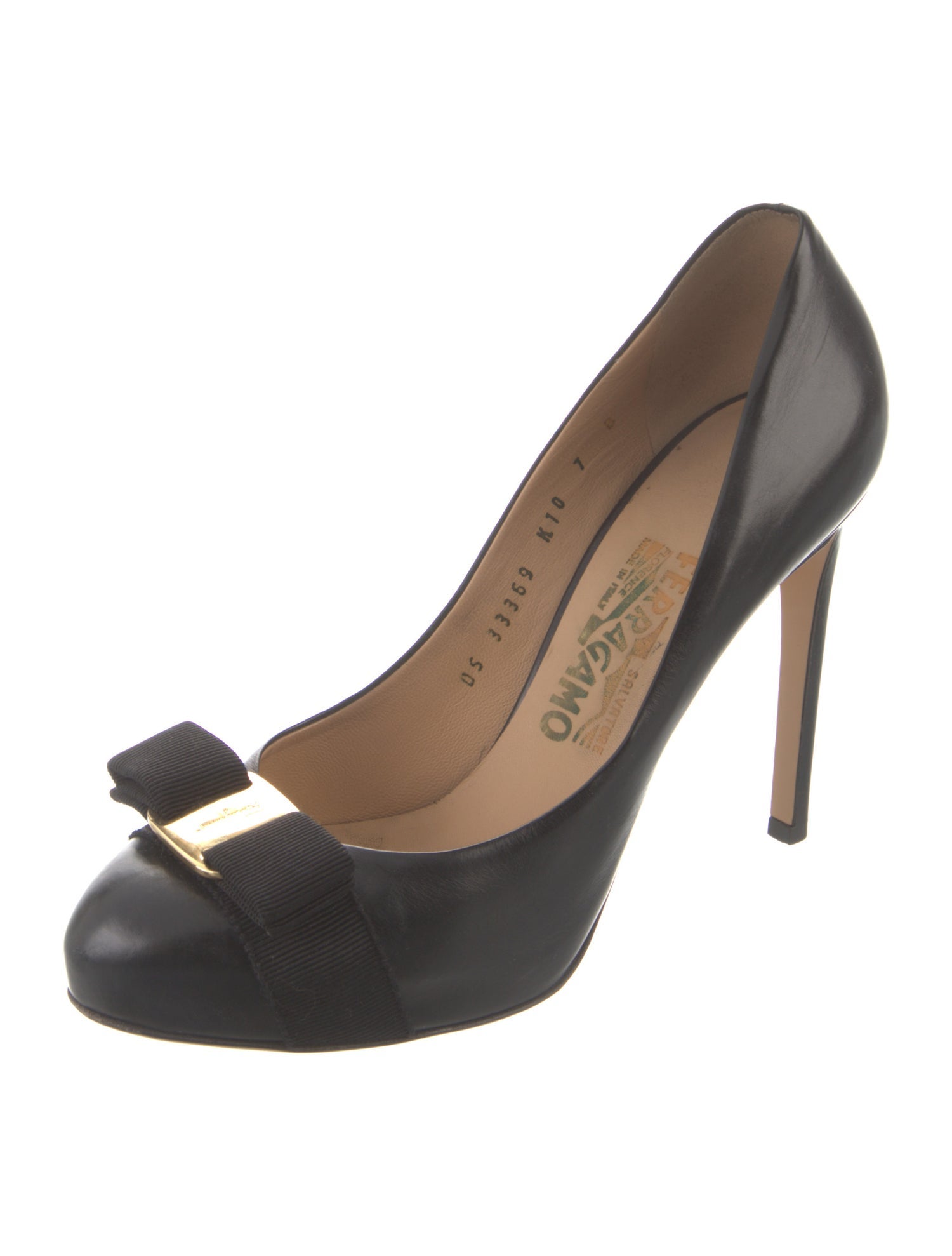 Salvatore Ferragamo Vara Bow Accent Leather Pumps