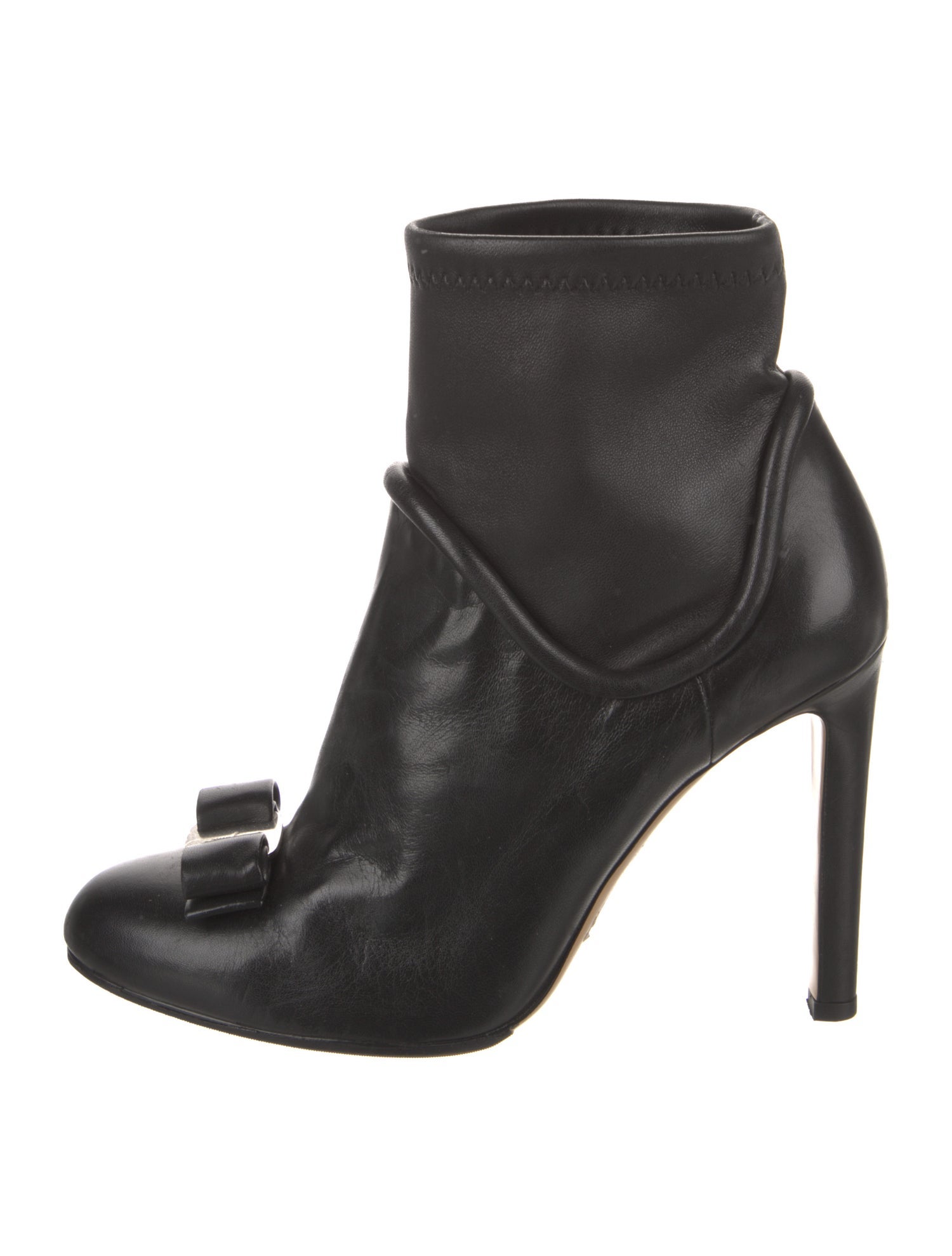 Salvatore Ferragamo Vara Bow Accent Leather Pumps