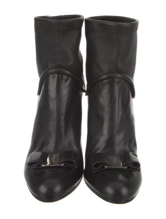 Salvatore Ferragamo Vara Bow Accent Leather Pumps