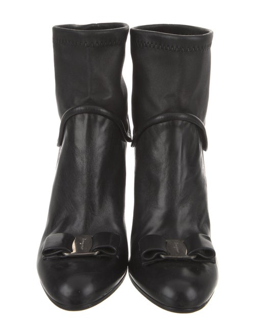 Salvatore Ferragamo Vara Bow Accent Leather Pumps