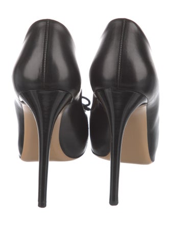 Salvatore Ferragamo Vara Bow Accent Leather Pumps