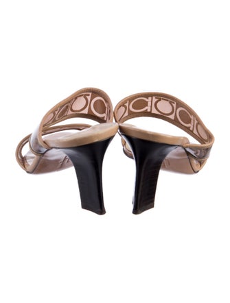 Salvatore Ferragamo Vara Bow Accent Leather Slides