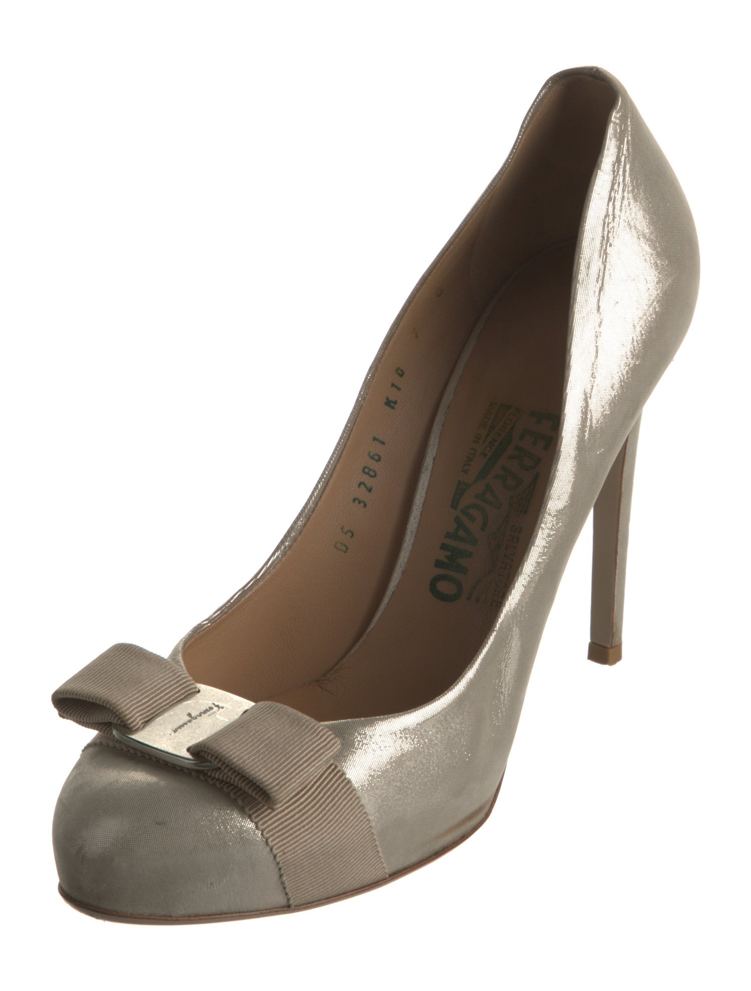 Salvatore Ferragamo Vara Bow Accent Leather Pumps