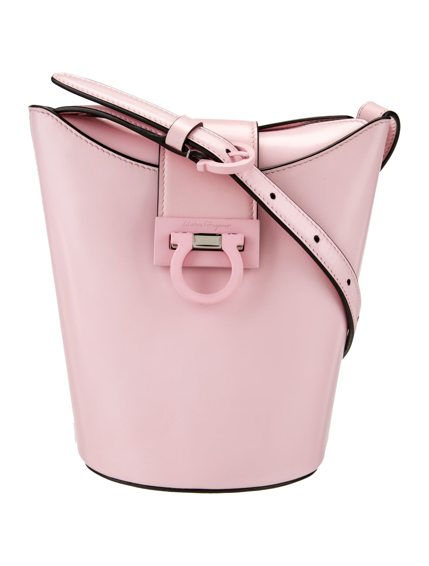 FERRAGAMO Leather bucket bag with l details フェラガモ Ferragamo Leather Bucket Bag | italist