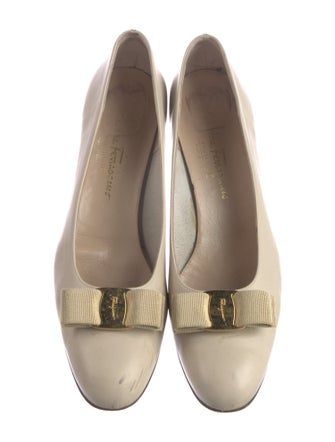Salvatore Ferragamo Vara Bow Accent Leather Flats