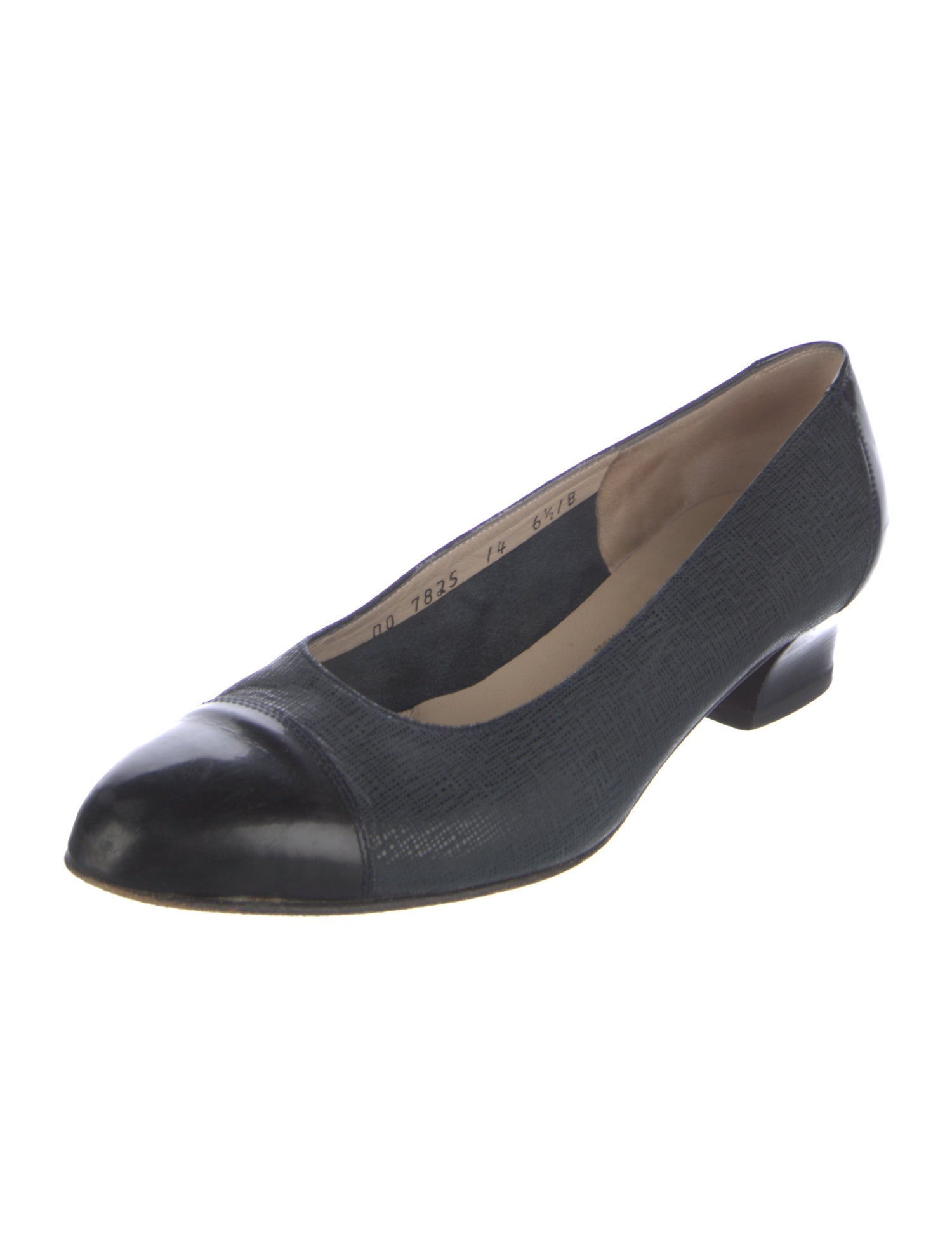 Salvatore Ferragamo Vara Bow Accent Leather Pumps