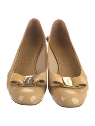 Salvatore Ferragamo Vara Bow Accent Patent Leather Pumps