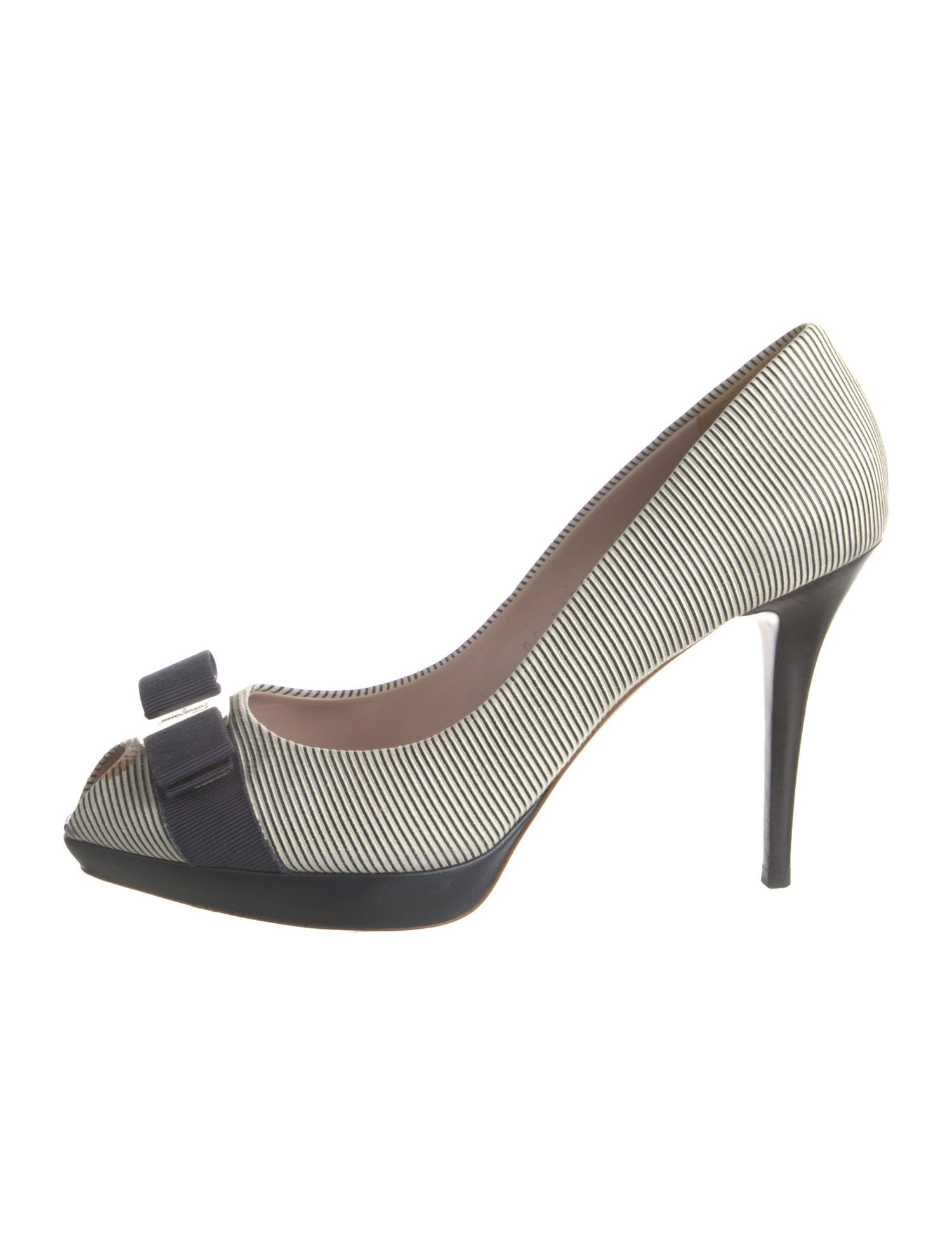 Salvatore Ferragamo Vara Bow Accent Leather Pumps