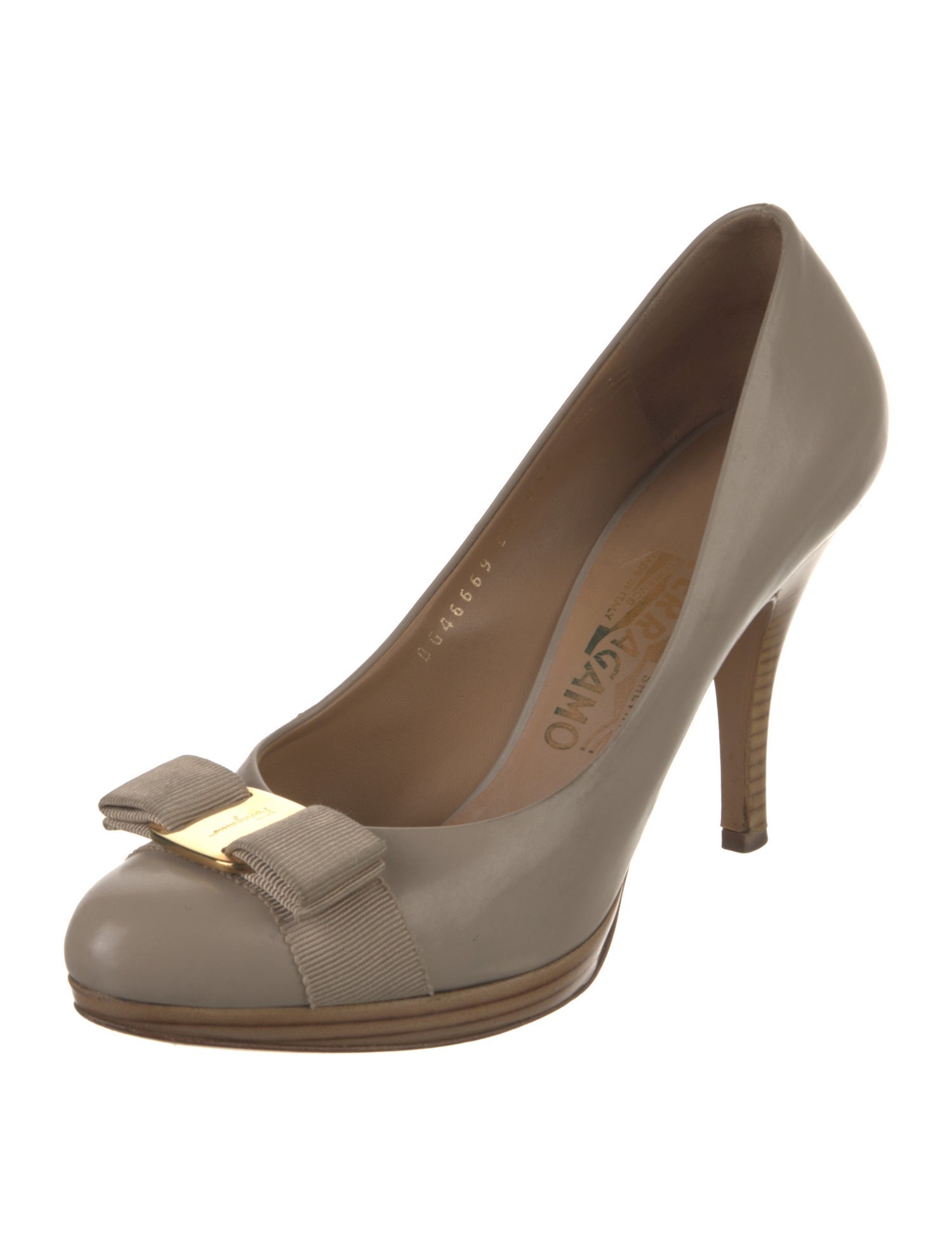 Salvatore Ferragamo Vara Bow Accent Leather Pumps
