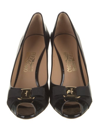 Salvatore Ferragamo Vara Bow Accent Patent Leather Pumps