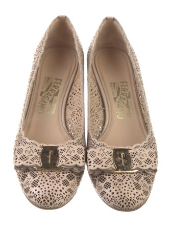 Salvatore Ferragamo Vara Bow Accent Leather Pumps