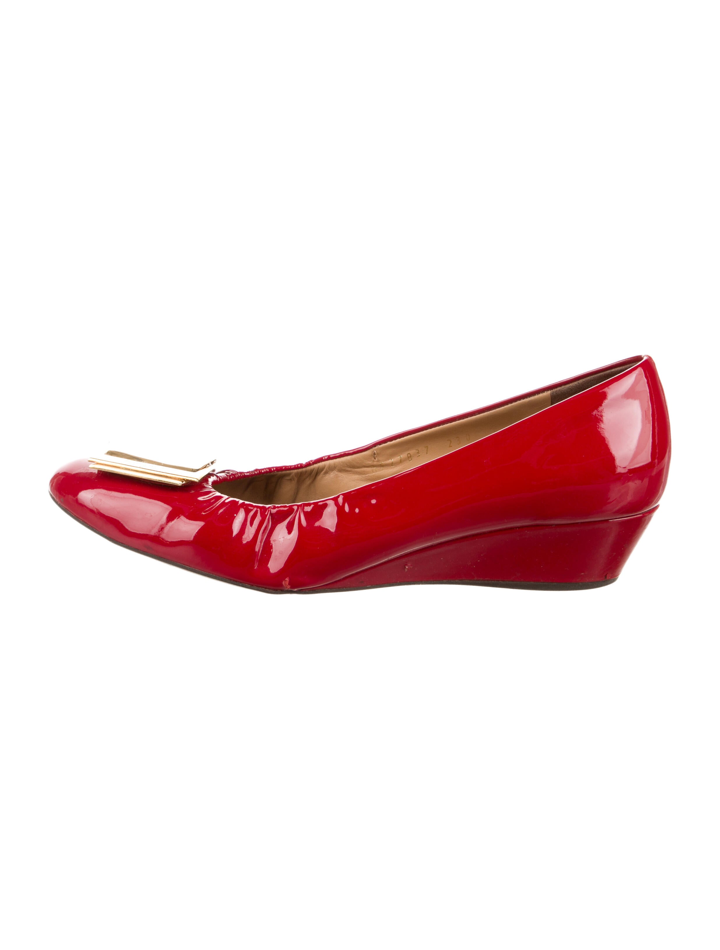 Salvatore Ferragamo Vara Bow Accent Patent Leather Pumps