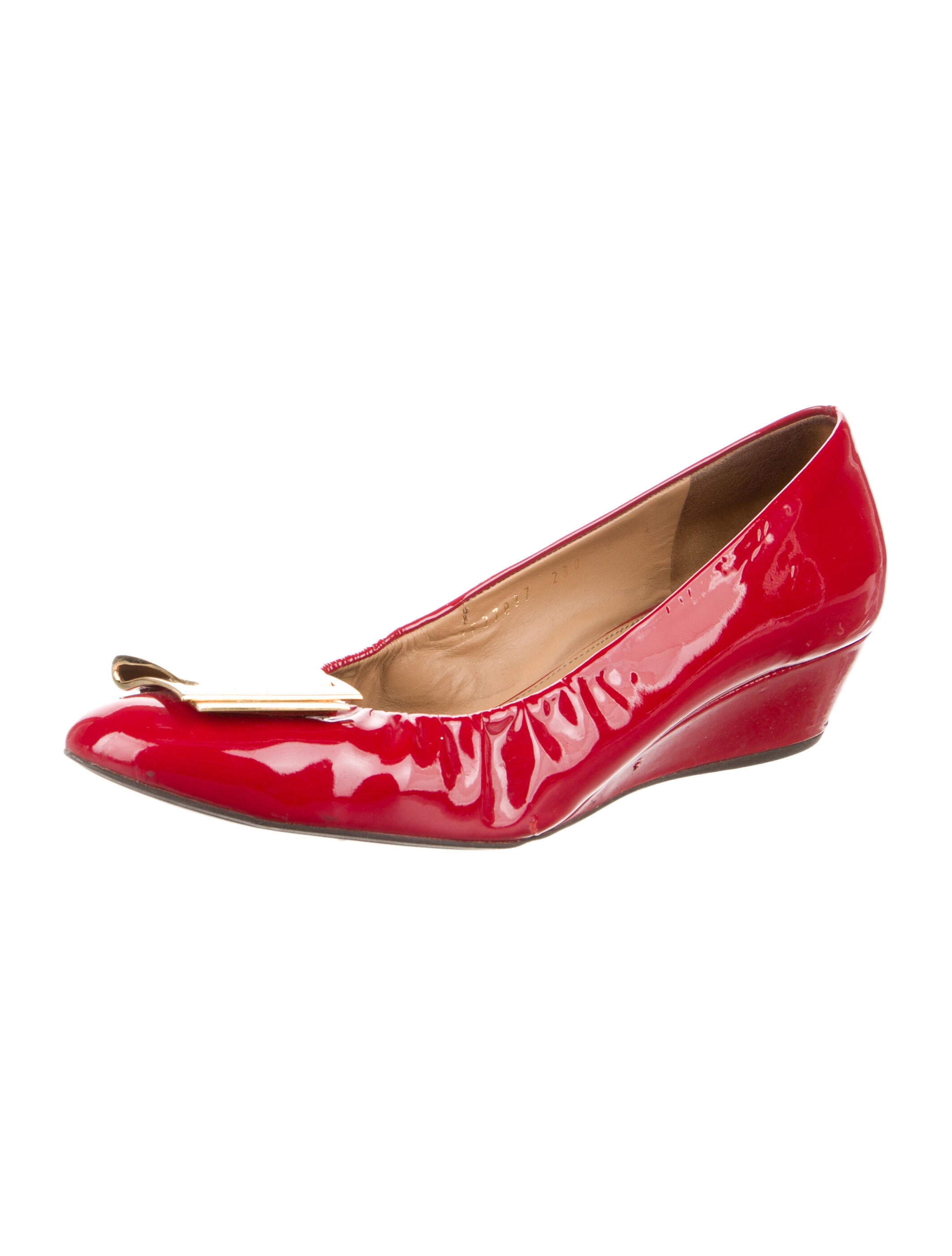 Salvatore Ferragamo Vara Bow Accent Patent Leather Pumps