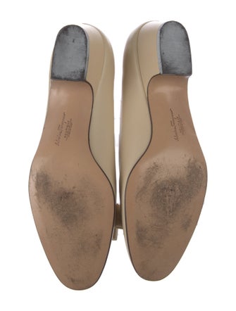 Salvatore Ferragamo Vara Bow Accent Leather Pumps
