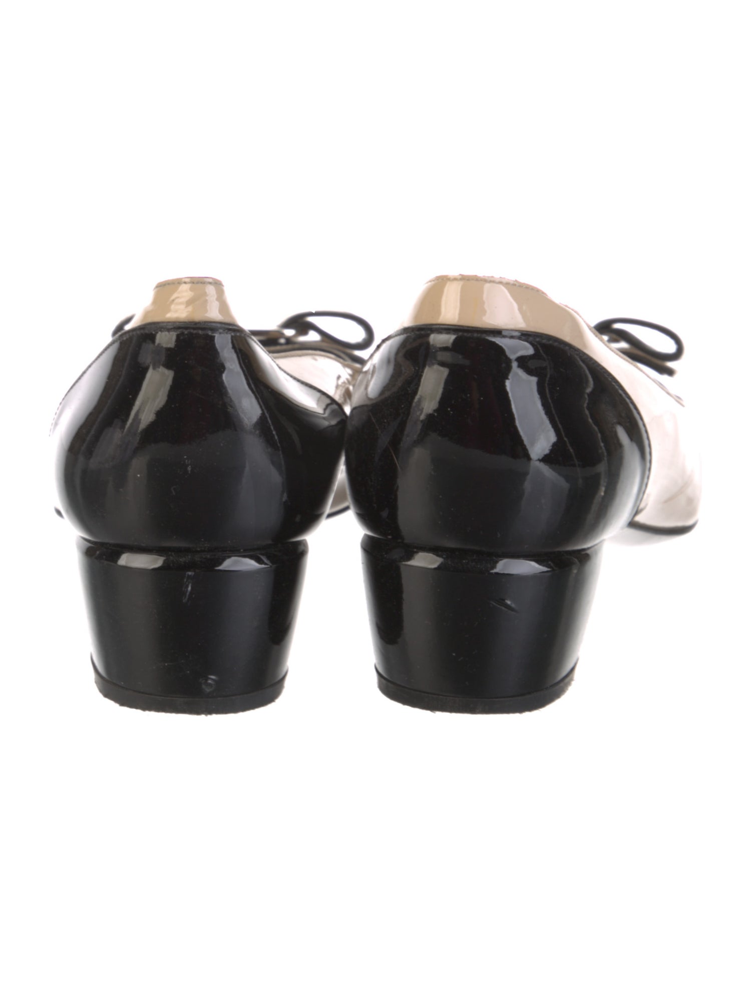 Salvatore Ferragamo Vara Bow Accent Patent Leather Pumps