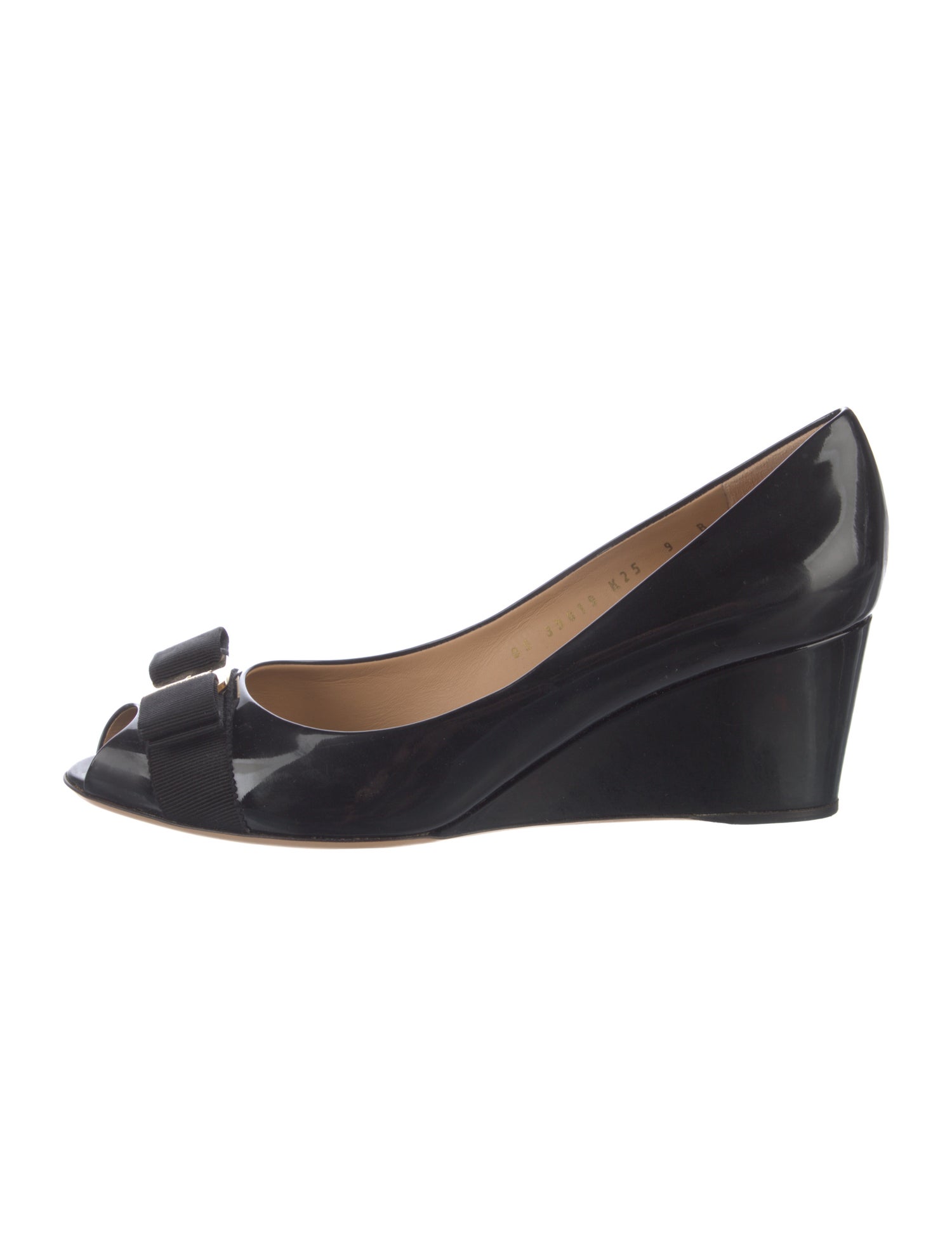 Salvatore Ferragamo Vara Bow Accent Patent Leather Pumps
