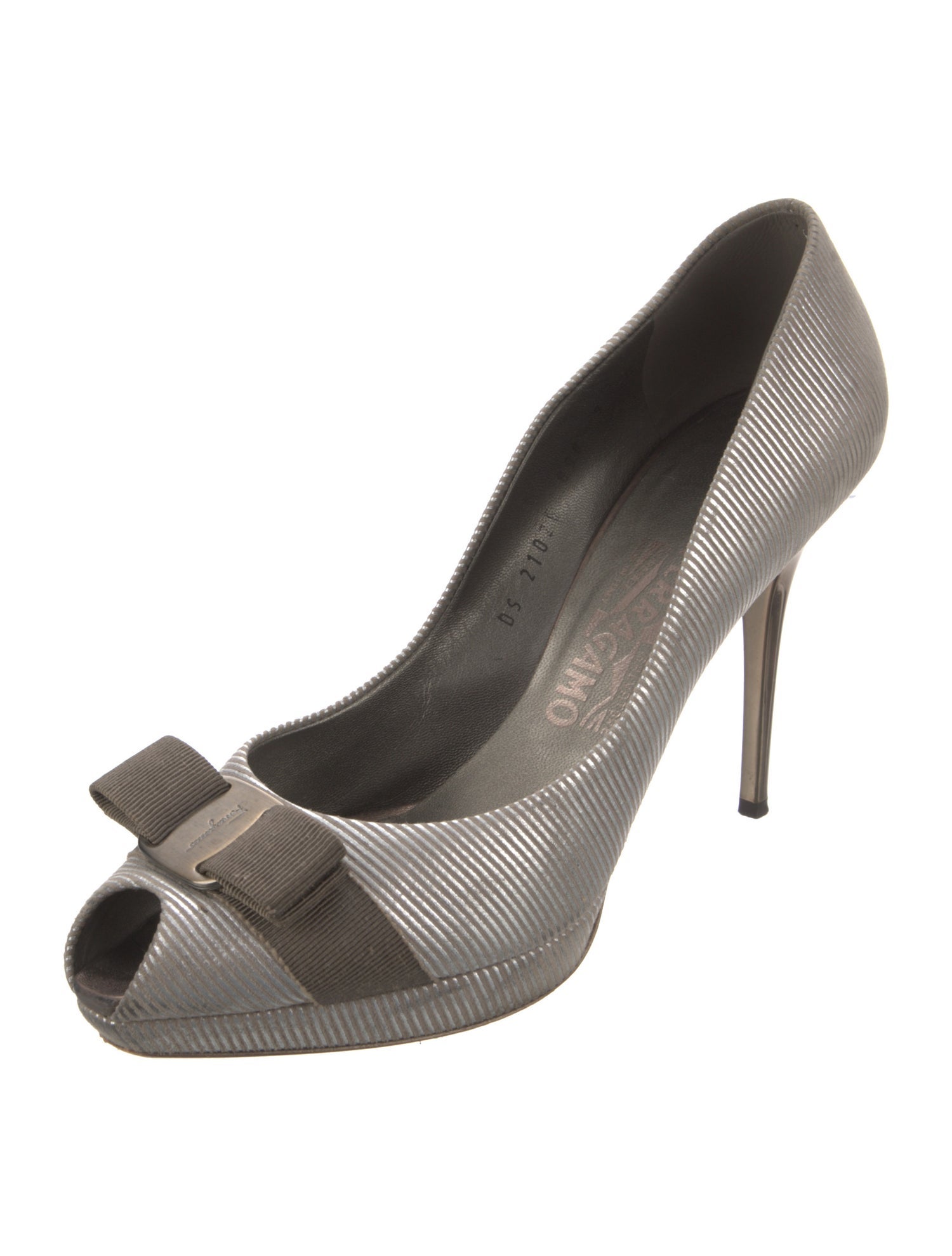Salvatore Ferragamo Vara Bow Accent Leather Pumps