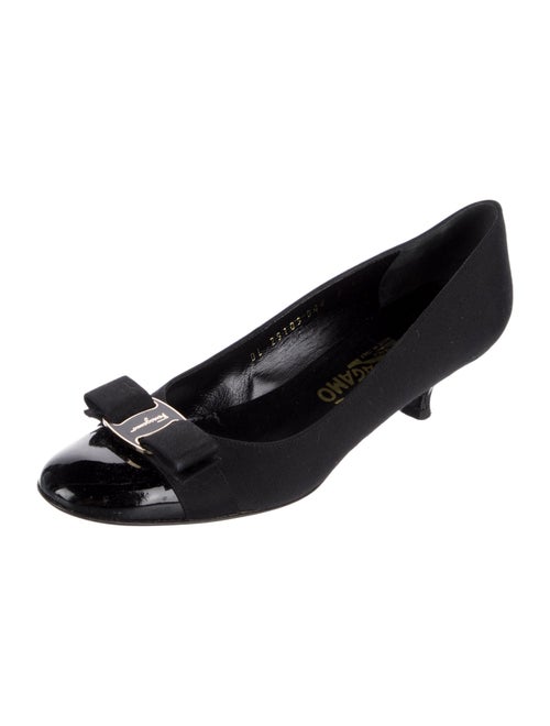 Salvatore Ferragamo Vara Bow Accent Bow Accents Pumps