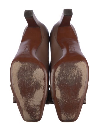 Salvatore Ferragamo Vara Bow Accent Leather Pumps