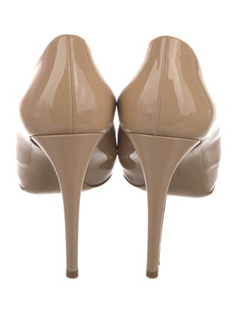 Salvatore Ferragamo Vara Bow Accent Patent Leather Pumps