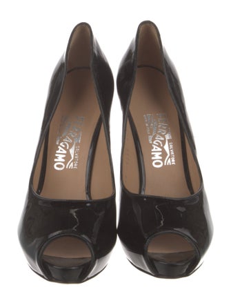 Salvatore Ferragamo Vara Bow Accent Patent Leather Pumps