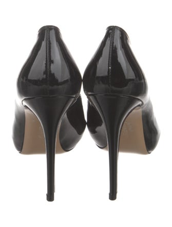Salvatore Ferragamo Vara Bow Accent Patent Leather Pumps