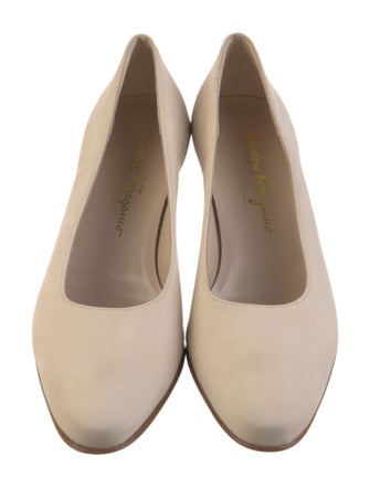 Salvatore Ferragamo Vara Bow Accent Leather Pumps