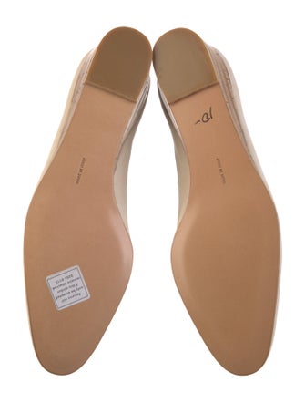 Salvatore Ferragamo Vara Bow Accent Leather Pumps