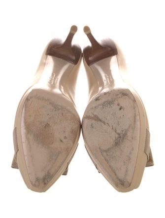 Salvatore Ferragamo Vara Bow Accent Leather Pumps