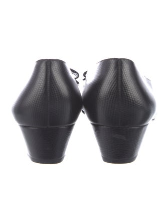 Salvatore Ferragamo Vara Bow Accent Embossed Leather Pumps