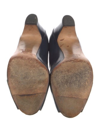 Salvatore Ferragamo Vara Bow Accent Leather Flats