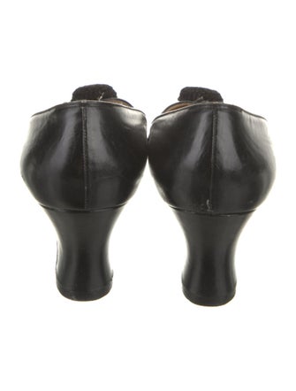 Salvatore Ferragamo Vara Bow Accent Leather Pumps