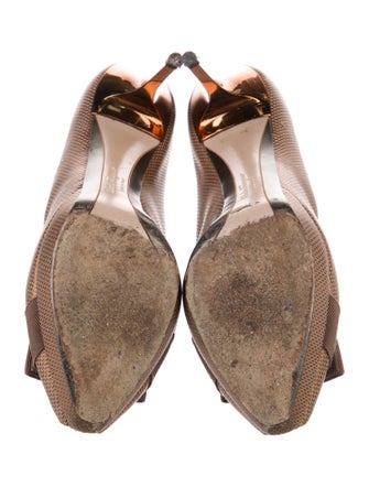 Salvatore Ferragamo Vara Bow Accent Leather Pumps