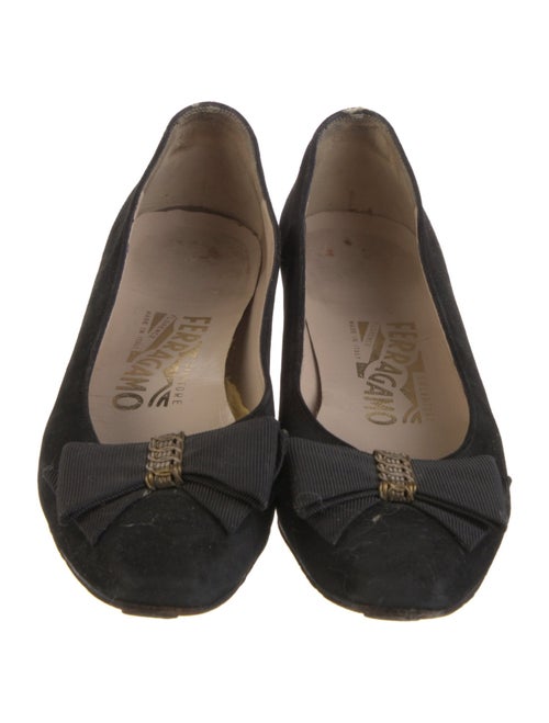 Salvatore Ferragamo Vara Bow Accent Suede Pumps