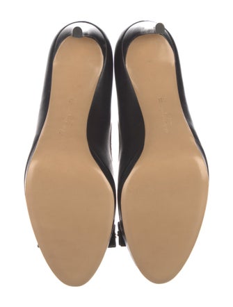 Salvatore Ferragamo Vara Bow Accent Leather Pumps